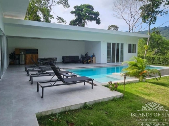  Beautiful 4-Bedroom Pool Villa in Lamai