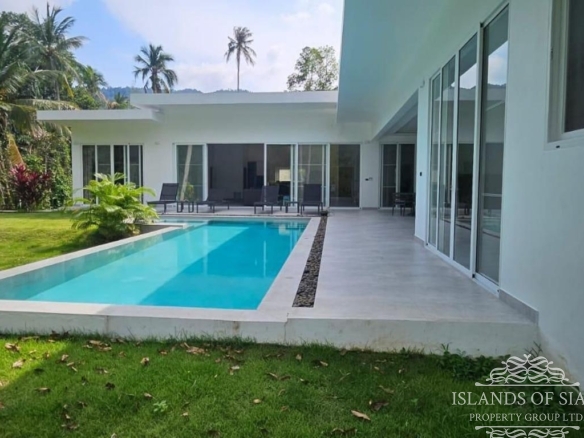  Beautiful 4-Bedroom Pool Villa in Lamai