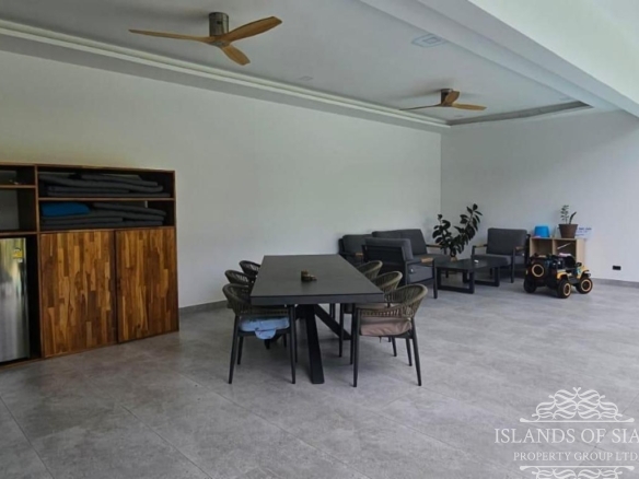  Beautiful 4-Bedroom Pool Villa in Lamai