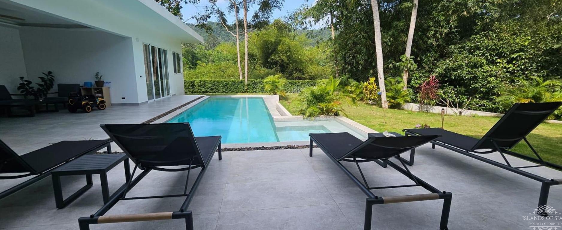  Beautiful 4-Bedroom Pool Villa in Lamai