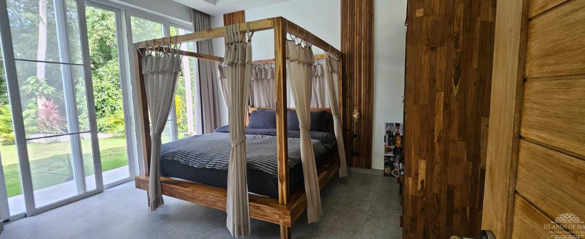  Beautiful 4-Bedroom Pool Villa in Lamai