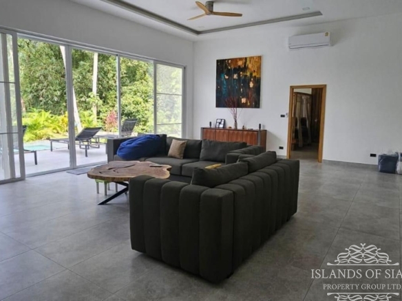  Beautiful 4-Bedroom Pool Villa in Lamai