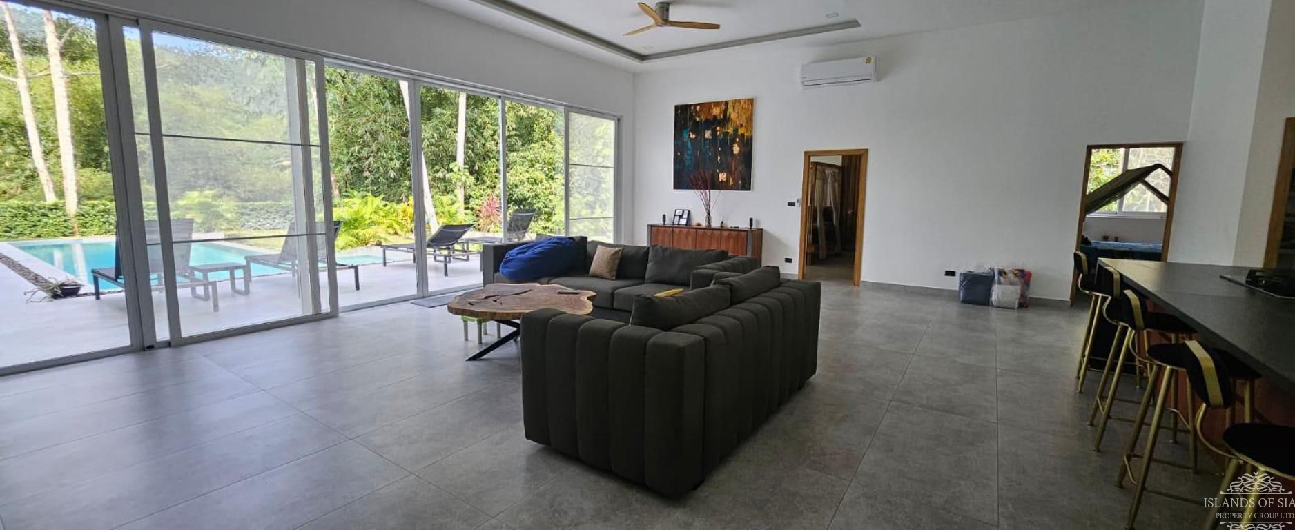  Beautiful 4-Bedroom Pool Villa in Lamai