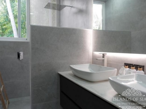 Modern 4-bedroom pool villa sea view