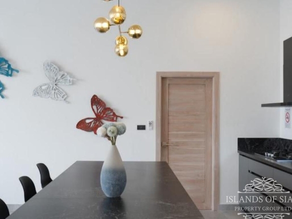 Modern 4-bedroom pool villa sea view