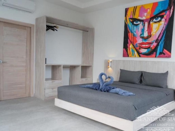 Modern 4-bedroom pool villa sea view