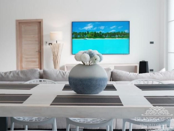 Modern 4-bedroom pool villa sea view