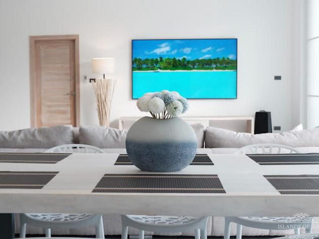 Modern 4-bedroom pool villa sea view