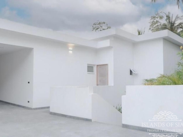 Modern 4-bedroom pool villa sea view