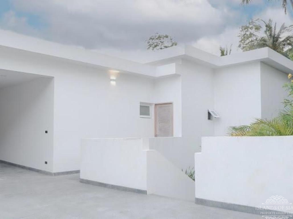 Modern 4-bedroom pool villa sea view