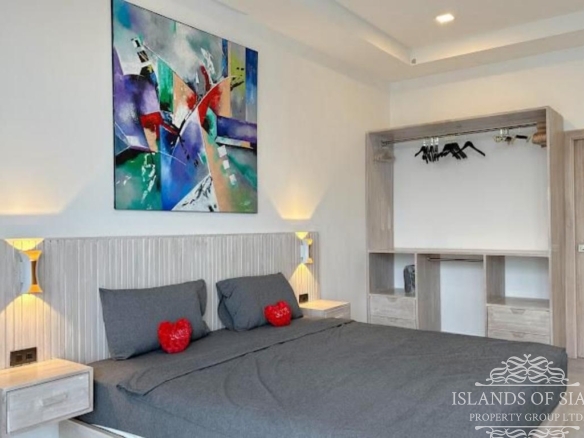 Modern 4-bedroom pool villa sea view
