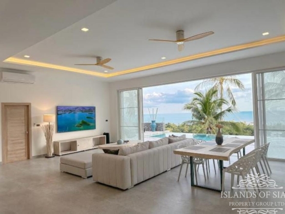 Modern 4-bedroom pool villa sea view