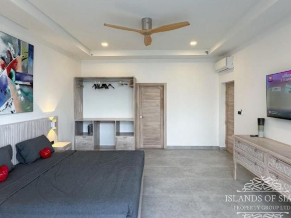 Modern 4-bedroom pool villa sea view