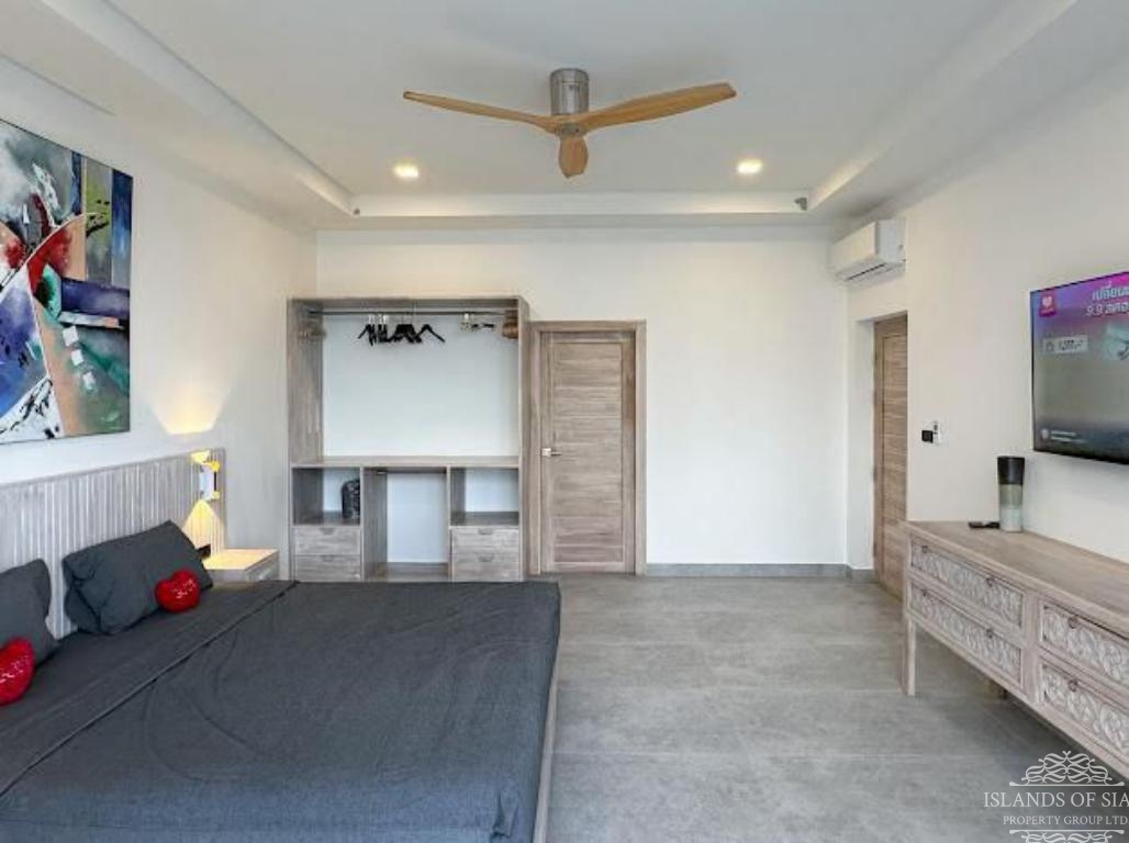 Modern 4-bedroom pool villa sea view