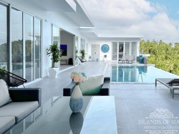 Modern 4-bedroom pool villa sea view