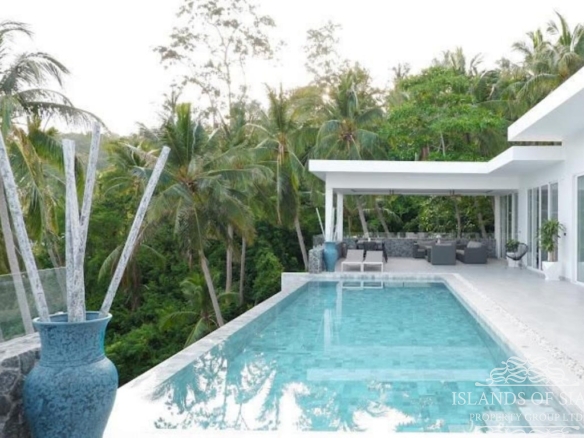 Modern 4-bedroom pool villa sea view