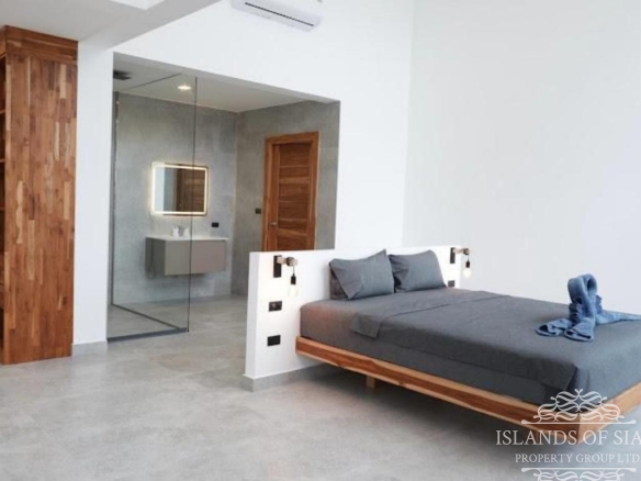 Stunning 5 bedrooms pool villa sea view