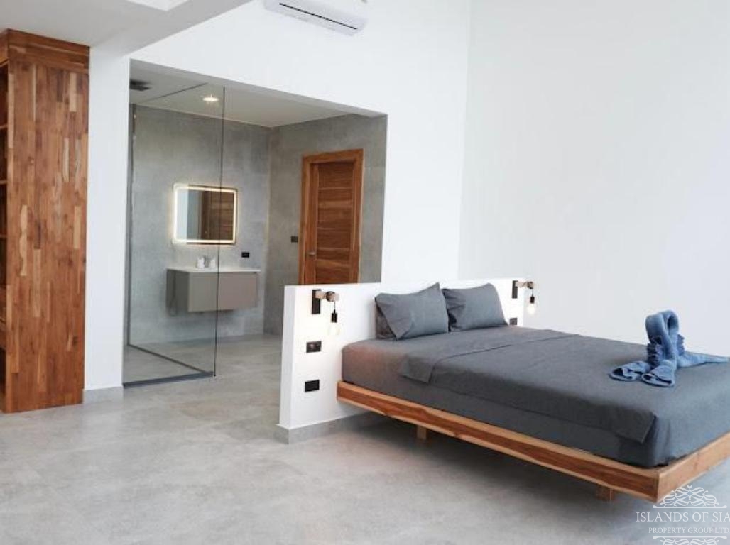 Stunning 5 bedrooms pool villa sea view