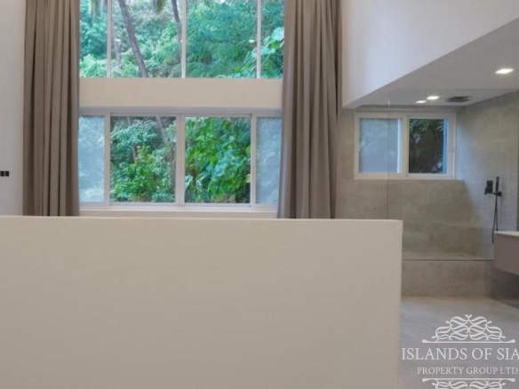 Stunning 5 bedrooms pool villa sea view