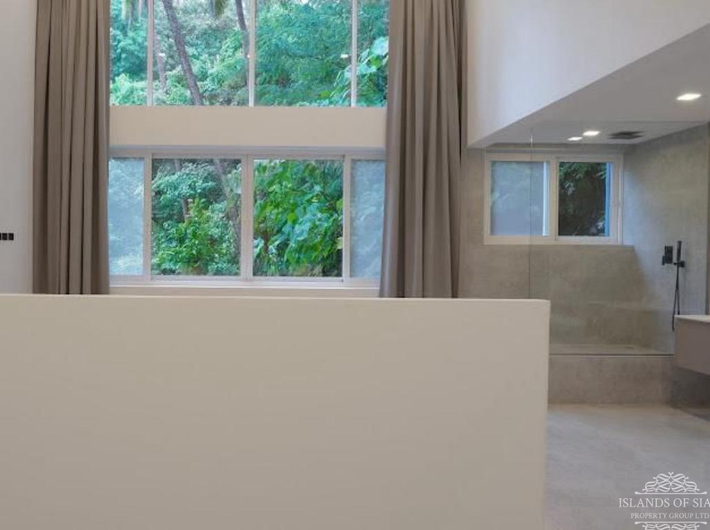 Stunning 5 bedrooms pool villa sea view