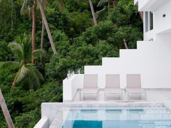 Stunning 5 bedrooms pool villa sea view