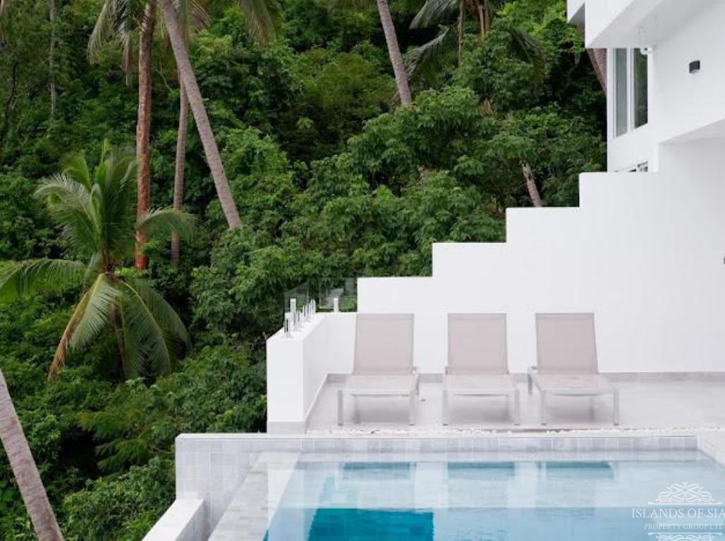 Stunning 5 bedrooms pool villa sea view