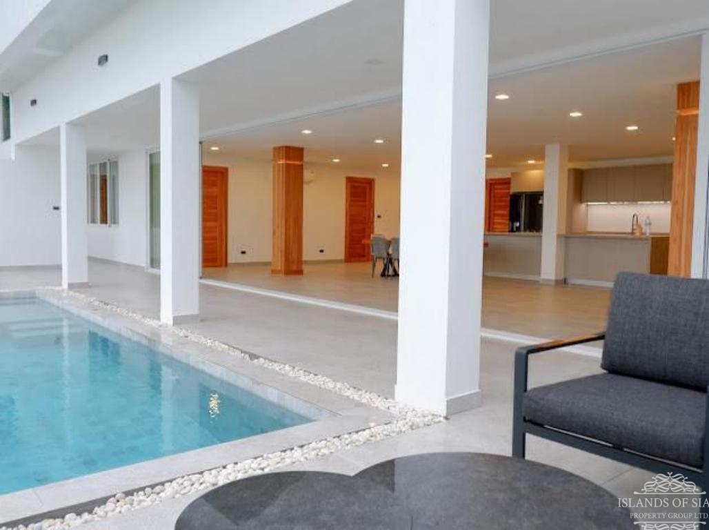 Stunning 5 bedrooms pool villa sea view