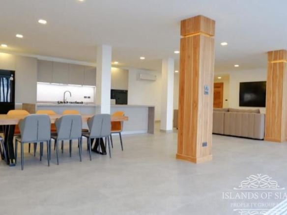 Stunning 5 bedrooms pool villa sea view