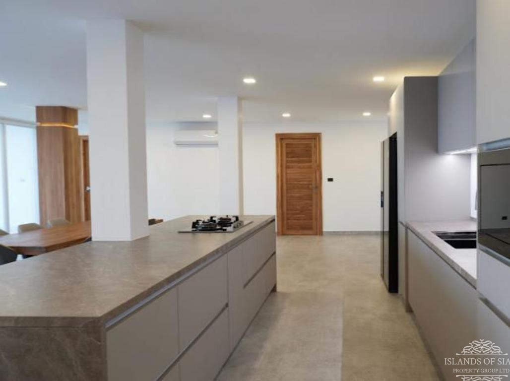 Stunning 5 bedrooms pool villa sea view